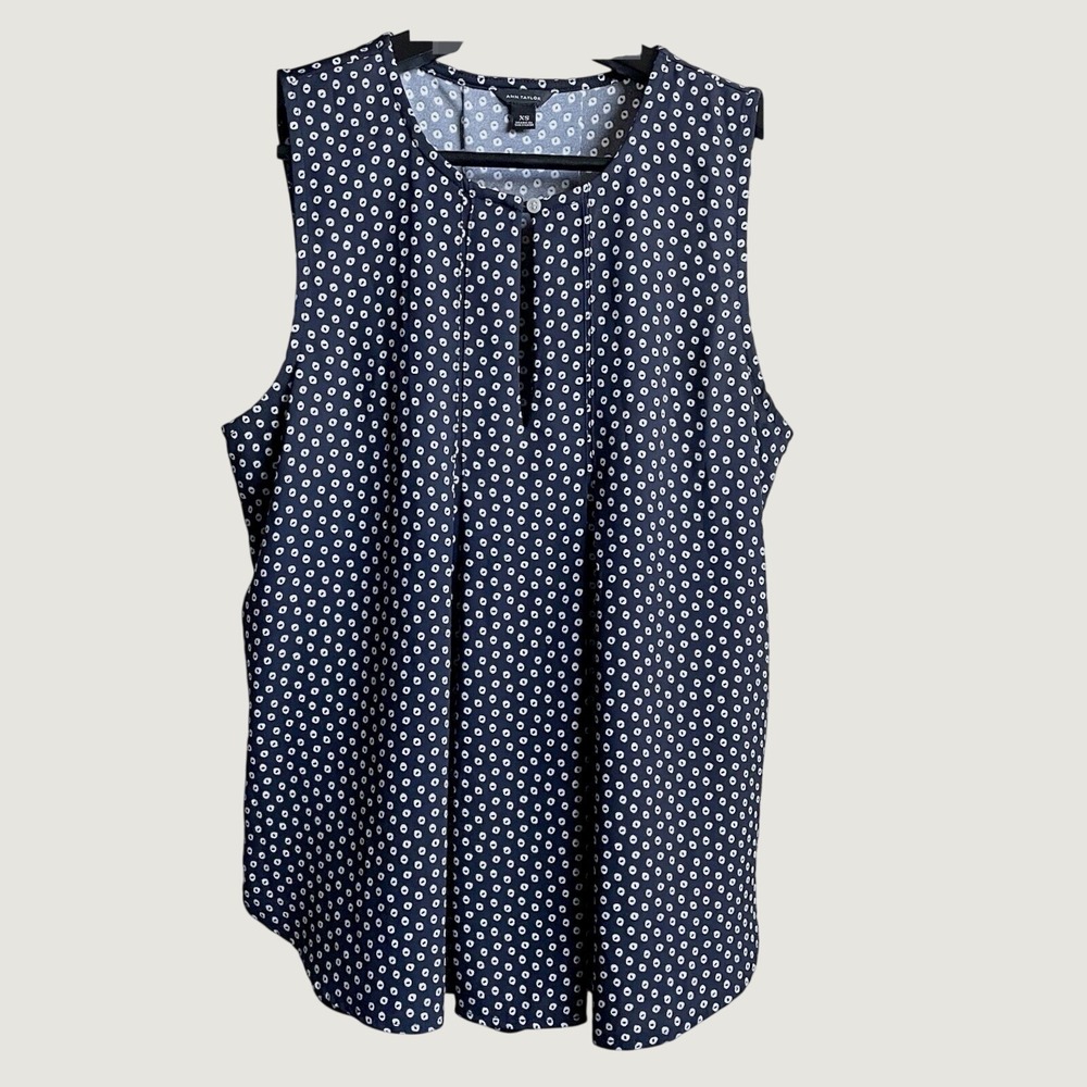 Ann Taylor Womens XS Sleeveless Blouse Navy Blue White Dot Business Casual Top